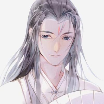 戴隐形眼镜半年未摘